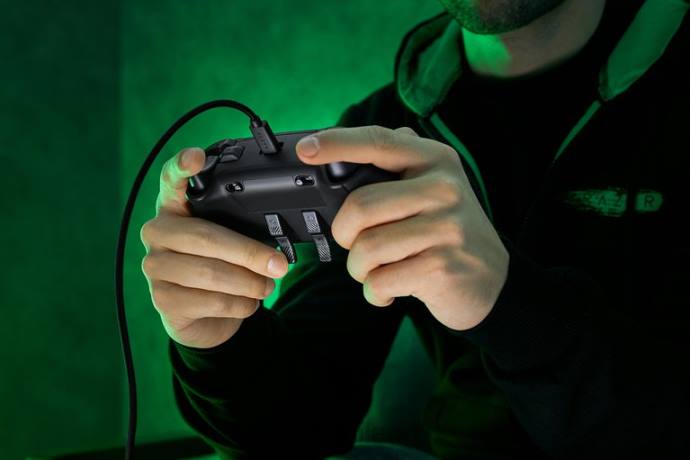 Wolverine v2 chroma Razer 4NFD160 nero consolle